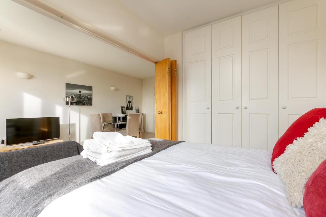 Point West Apartments London Exterior foto