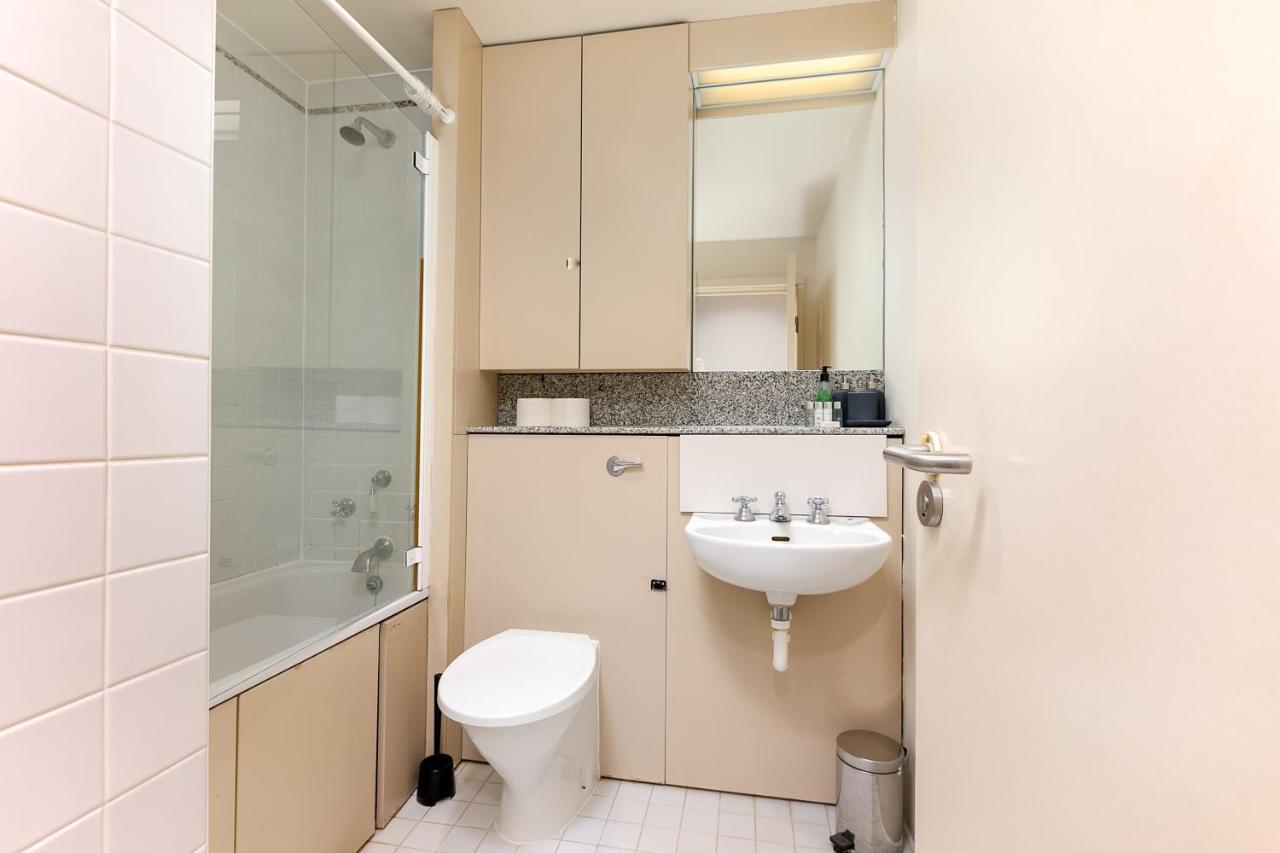 Point West Apartments London Exterior foto